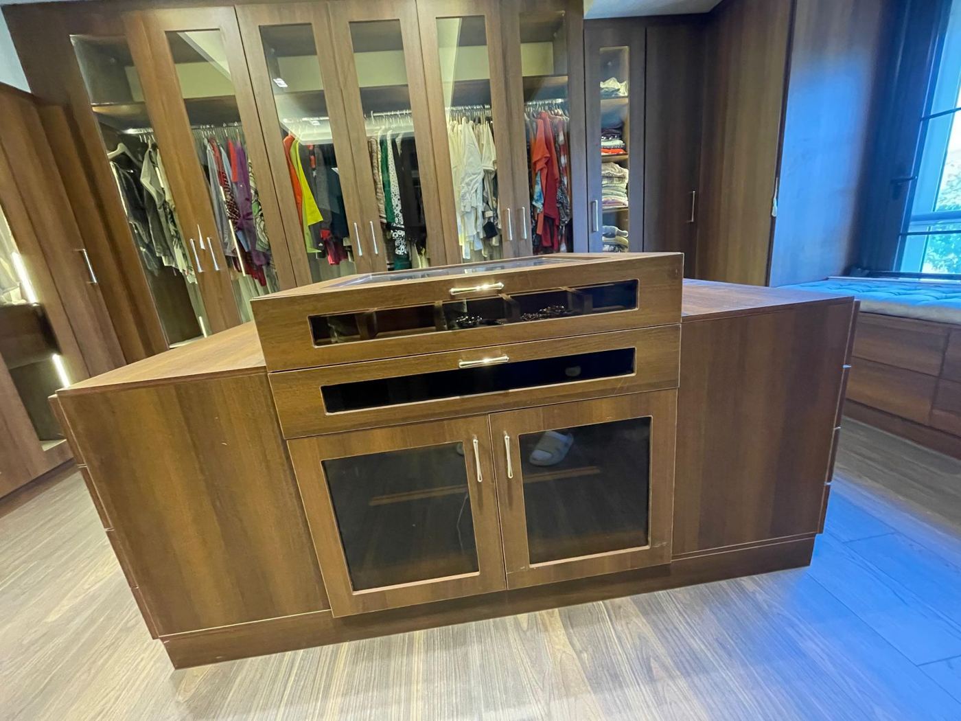 Dressing room island with glass-top drawers