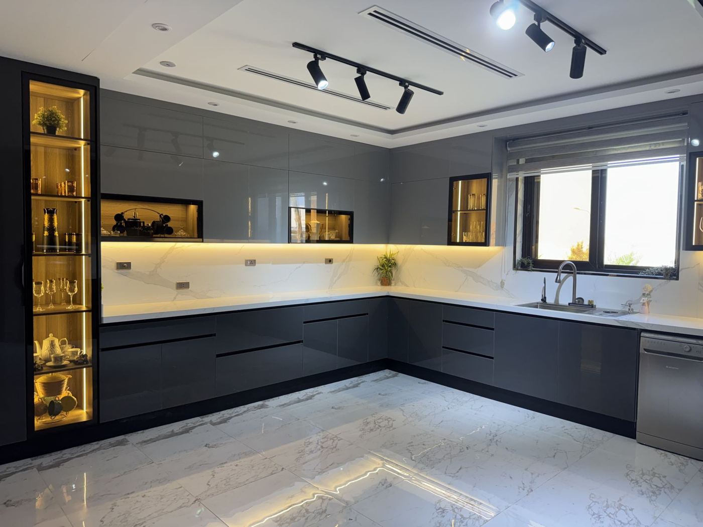 Grey gloss L-shaped kitchen